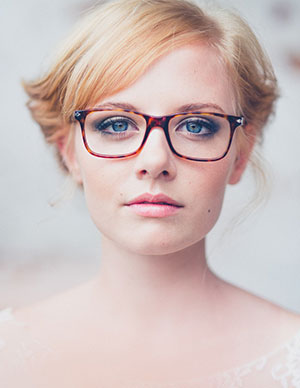 невеста в очках: изюминка свадебного образа фото 10
