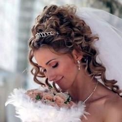 Свадебная прическа: Частично собранные волосы