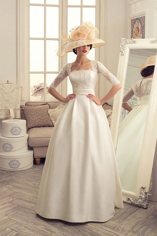 За 25-30 тыс. рублей можно купить свадебное платье с кружевной отделкой
