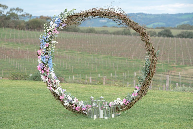 Круглая арка на пике свадебной моды