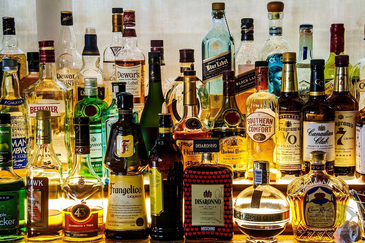 Алкоголь на свадьбу: какие напитки и в каком количестве покупать на банкет