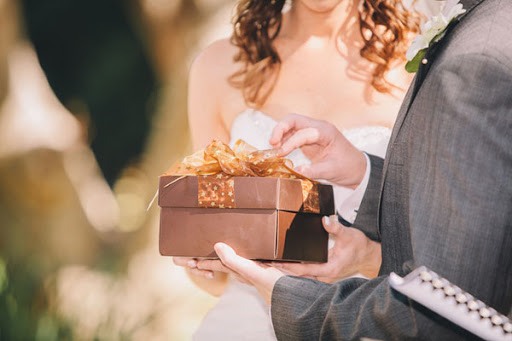 Что подарить на свадьбу – 15 оригинальных идей от свадебного агентства Lucky