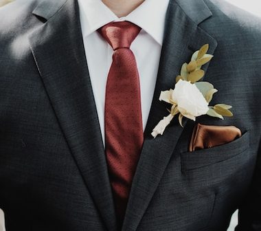 Как выбрать свадебный костюм: советы для будущих женихов