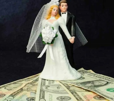 Кредитка для крупных покупок на свадьбу