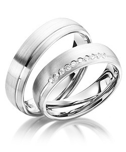 Оригинальные обручальные кольца с бриллиантами