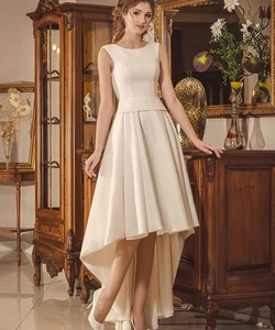 Короткое свадебное платье со шлейфом модель 1502