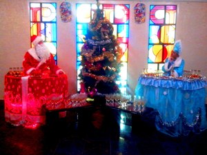 Дед Мороз и Снегурочка фуршет (на ходулях)