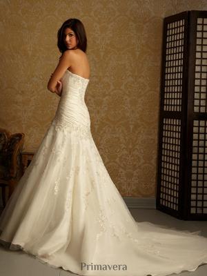 Свадебное платье 2462 из коллекции Allure Bridals