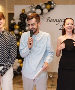 Ведущий на выпускной