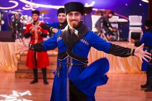 кавказ лэнд школа танцев. школа кавказских танцев lezginka. школа танцев лезгинки москва. школа кавказских танцев в москве. кавказские танцы в москве обучение.